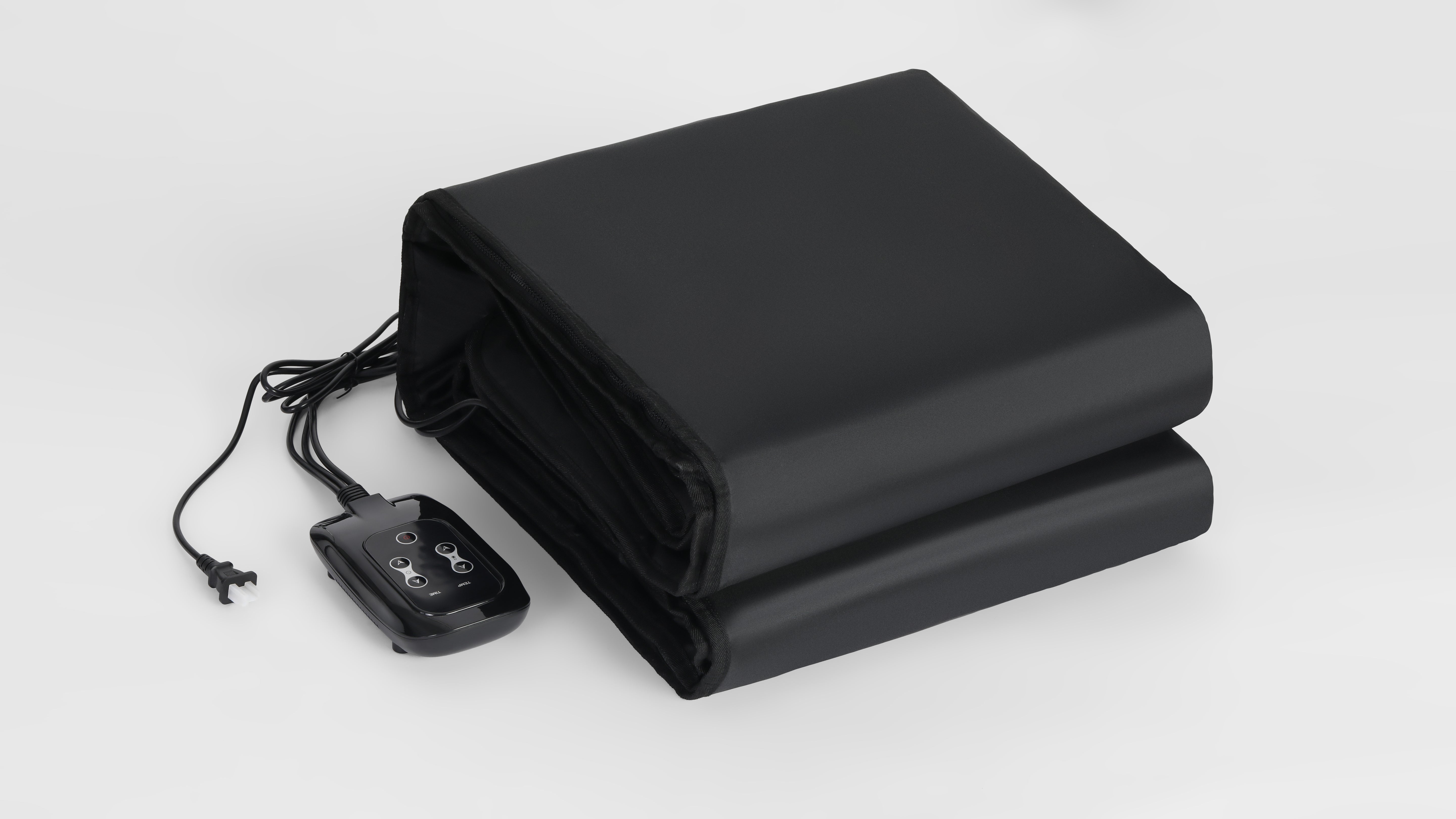 Black Oxford fabric infrared sauna blanket with remote control, featuring adjustable temperature and timer settings for safe heat therapy.